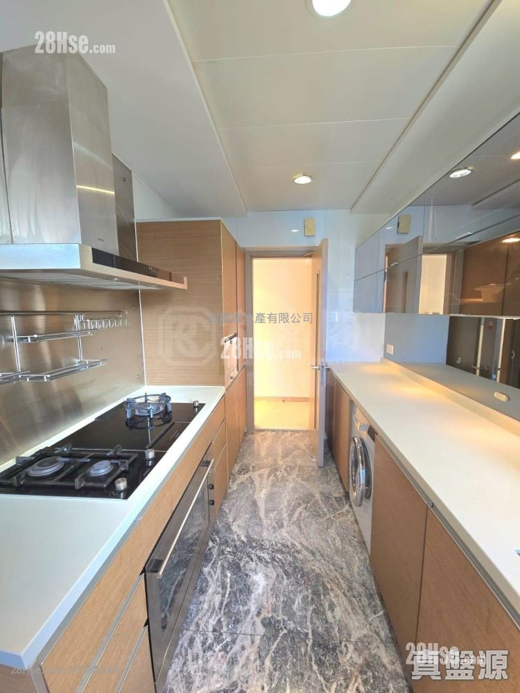 The Latitude Sell 4 Bedrooms , 3 Bathrooms 1,036 ft²