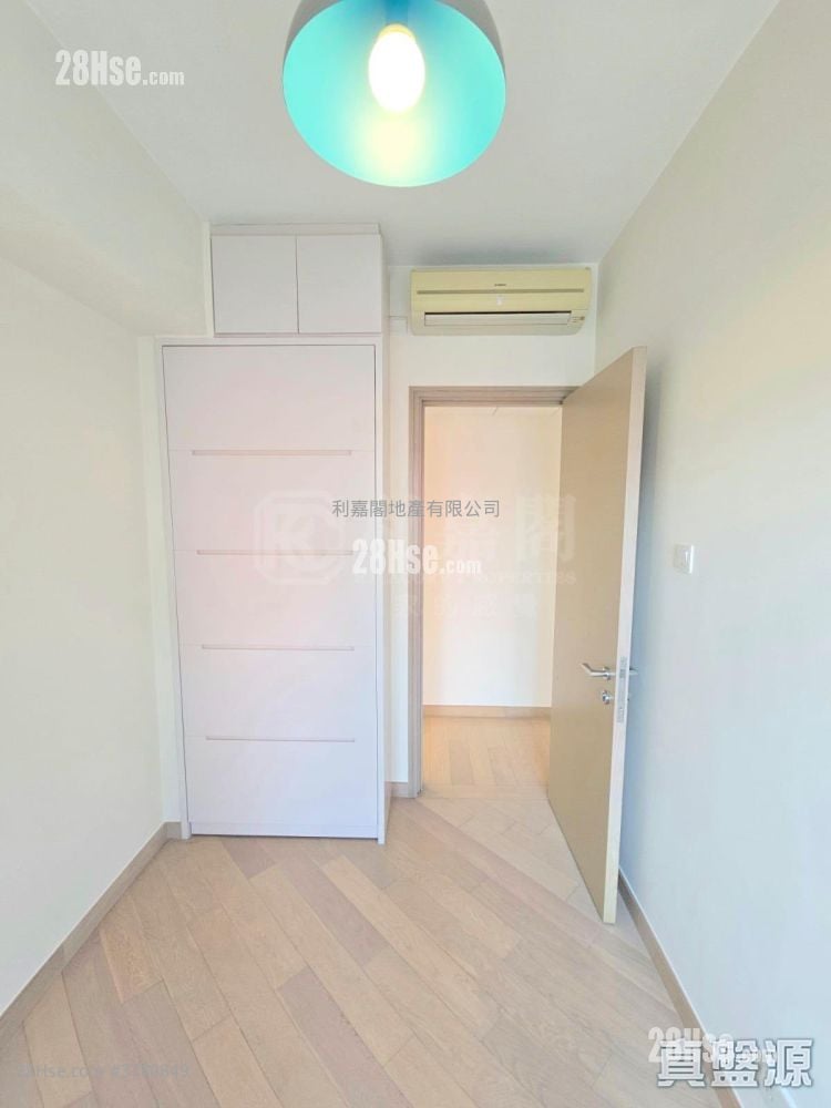 The Latitude Sell 4 Bedrooms , 3 Bathrooms 1,036 ft²