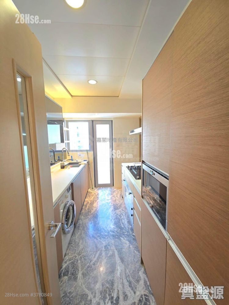 The Latitude Sell 4 Bedrooms , 3 Bathrooms 1,036 ft²