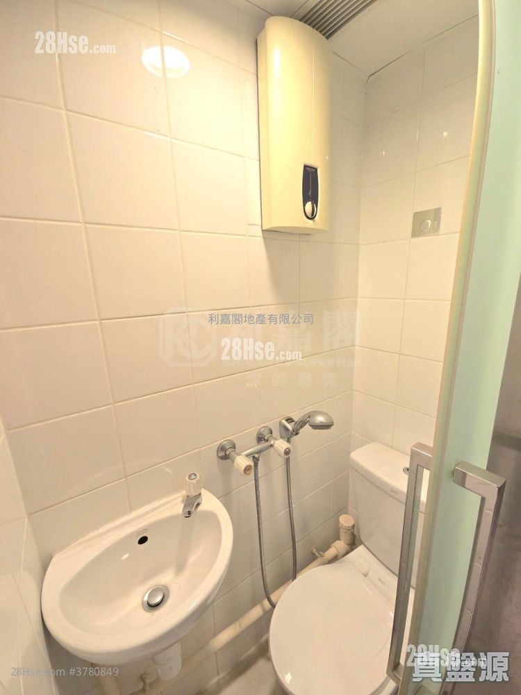 The Latitude Sell 4 Bedrooms , 3 Bathrooms 1,036 ft²