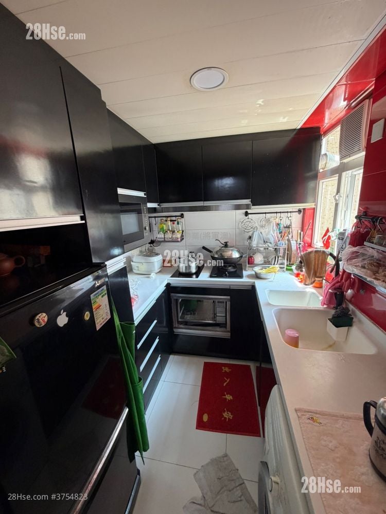 Hong Sing Garden Sell 2 Bedrooms , 1 Bathroom 494 ft²