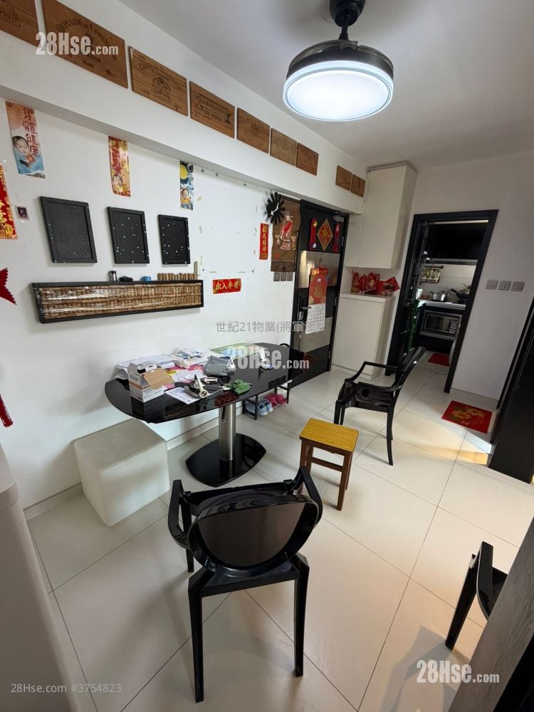 Hong Sing Garden Sell 2 Bedrooms , 1 Bathroom 494 ft²