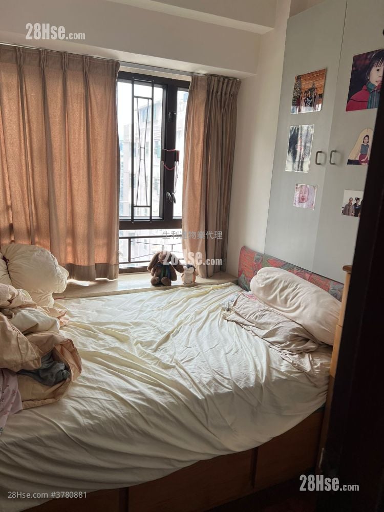 Pau Chung Building Sell 2 Bedrooms , 1 Bathroom 330 ft²