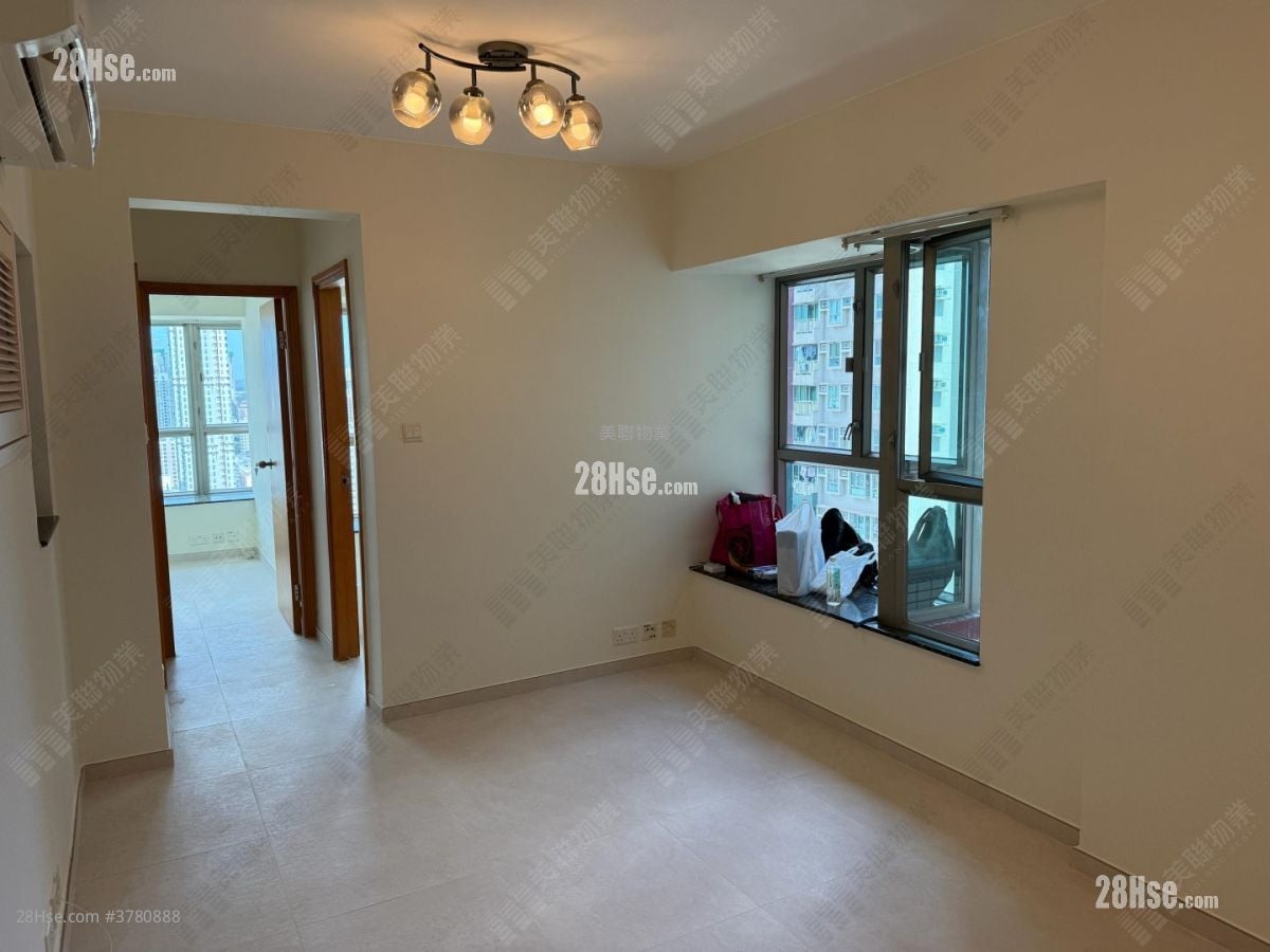 Yoho Town 售盘 2 房 , 1 浴室 393 平方尺