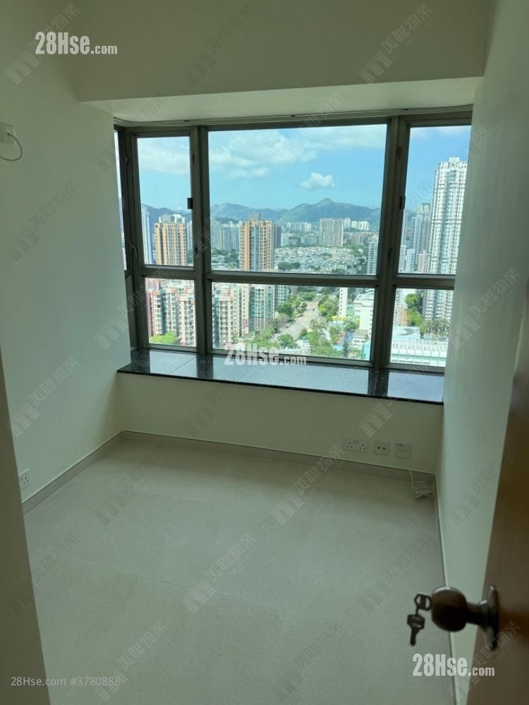 Yoho Town 售盘 2 房 , 1 浴室 393 平方尺