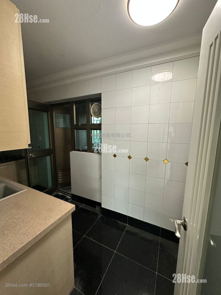 King's Park Villa Sell 3 Bedrooms , 2 Bathrooms 1,136 ft²