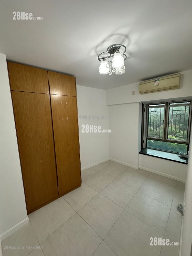 King's Park Villa Sell 3 Bedrooms , 2 Bathrooms 1,136 ft²