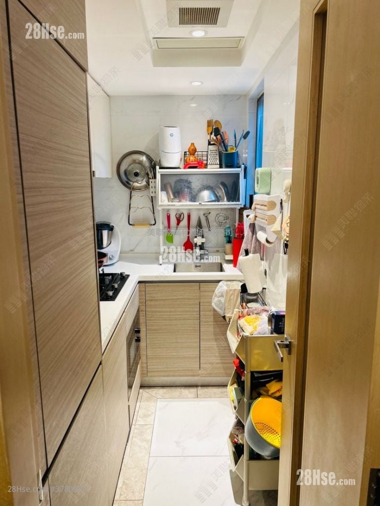 Commune Modern Sell 2 Bedrooms 464 ft²