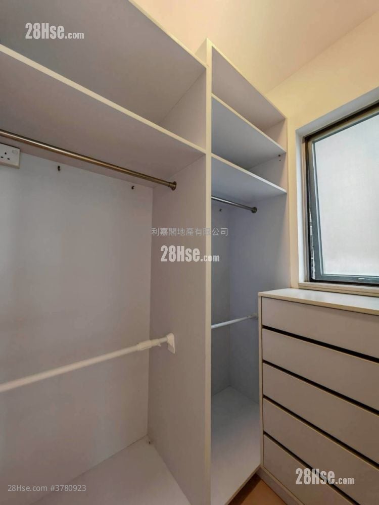 峻峦 售盘 3 房 , 1 浴室 581 平方尺