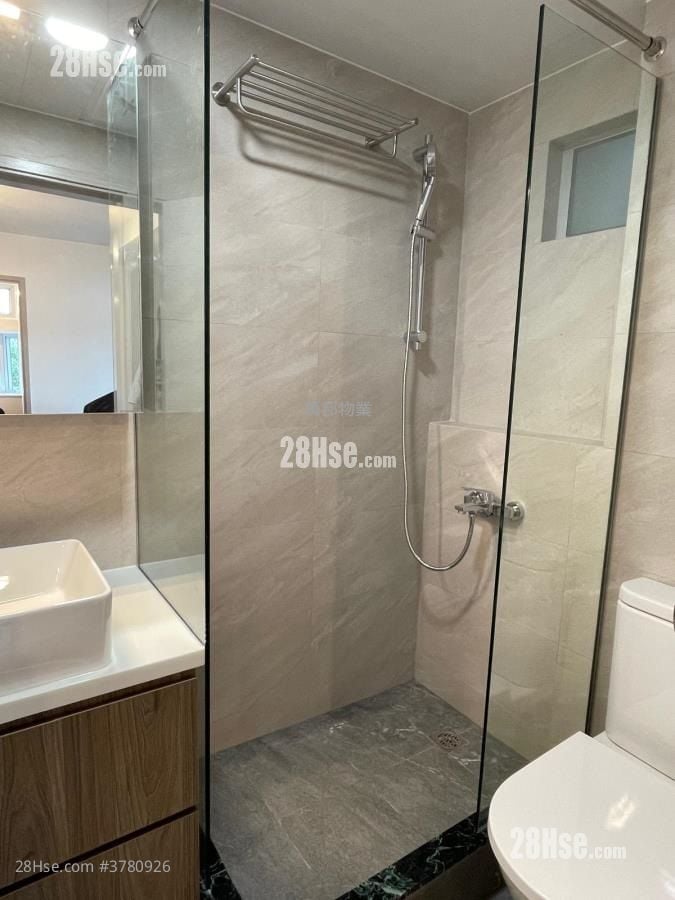 Ming Nga Court Sell 2 Bedrooms , 1 Bathroom 394 ft²