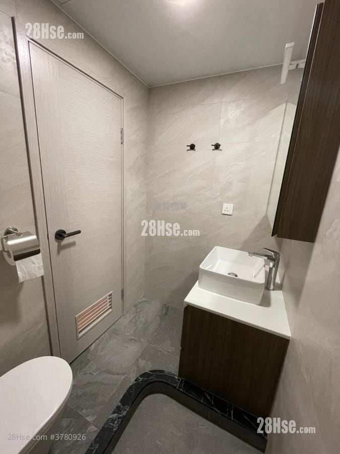 Ming Nga Court Sell 2 Bedrooms , 1 Bathroom 394 ft²