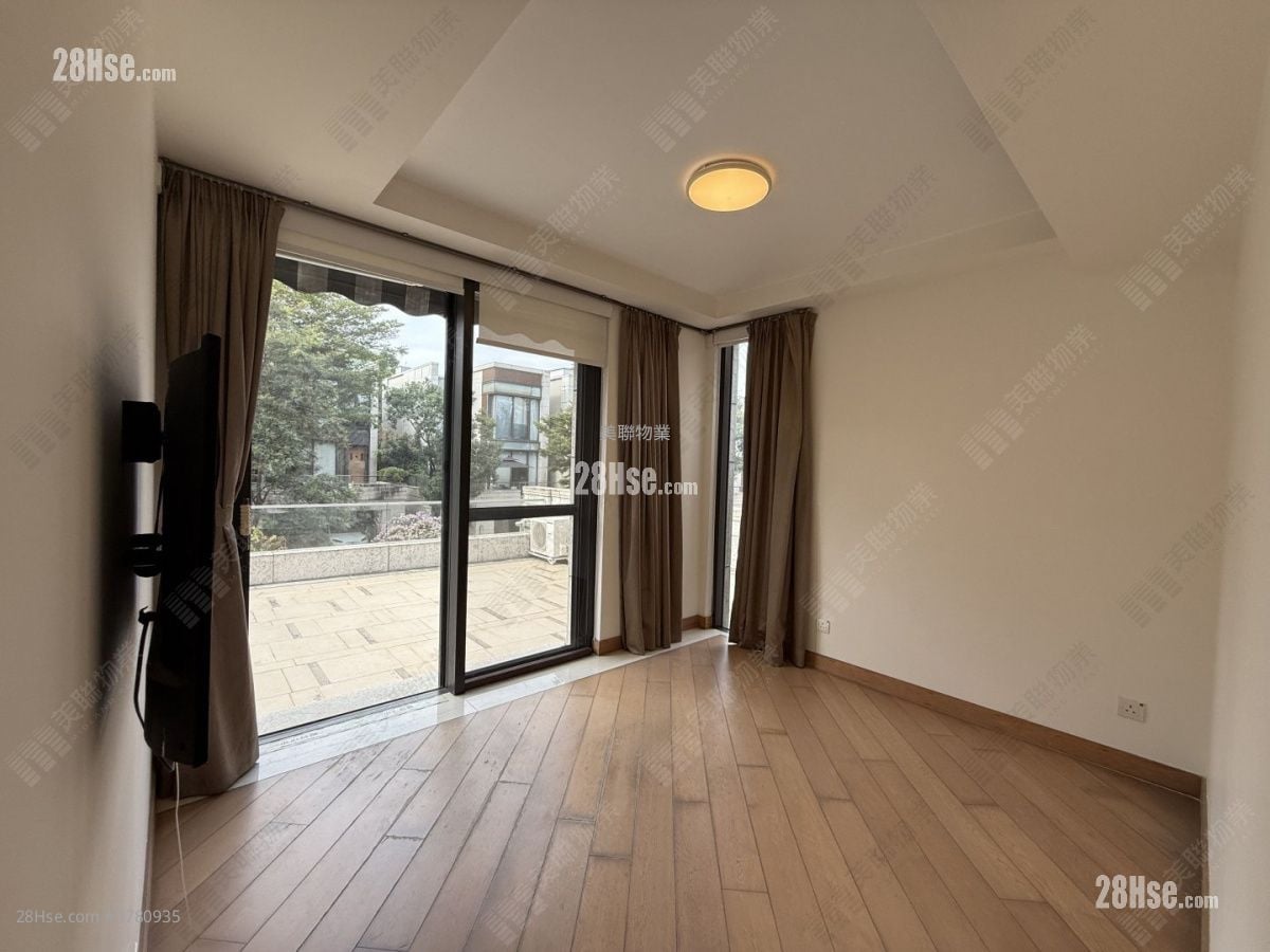 Valais Rental 5+ Bedrooms , 5+ Bathrooms 2,771 ft²