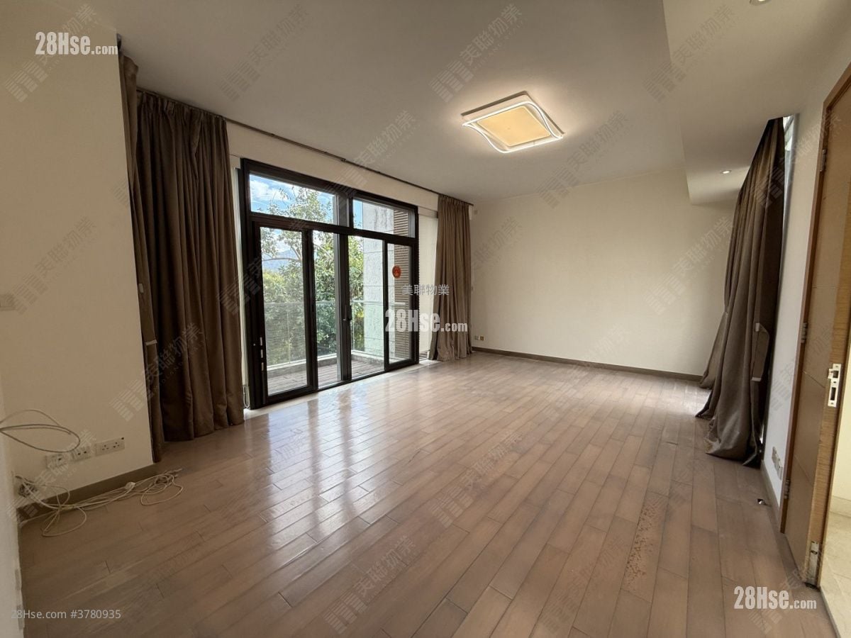 Valais Rental 5+ Bedrooms , 5+ Bathrooms 2,771 ft²