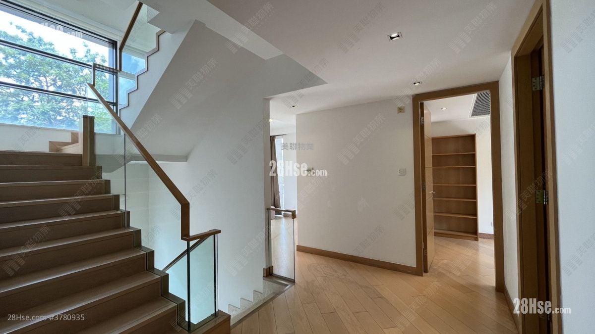 Valais Rental 5+ Bedrooms , 5+ Bathrooms 2,771 ft²