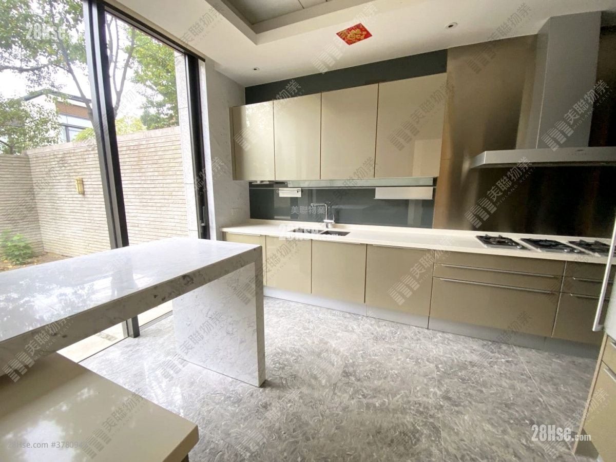 天峦 租盘 4 房 , 5+ 浴室 2,454 平方尺