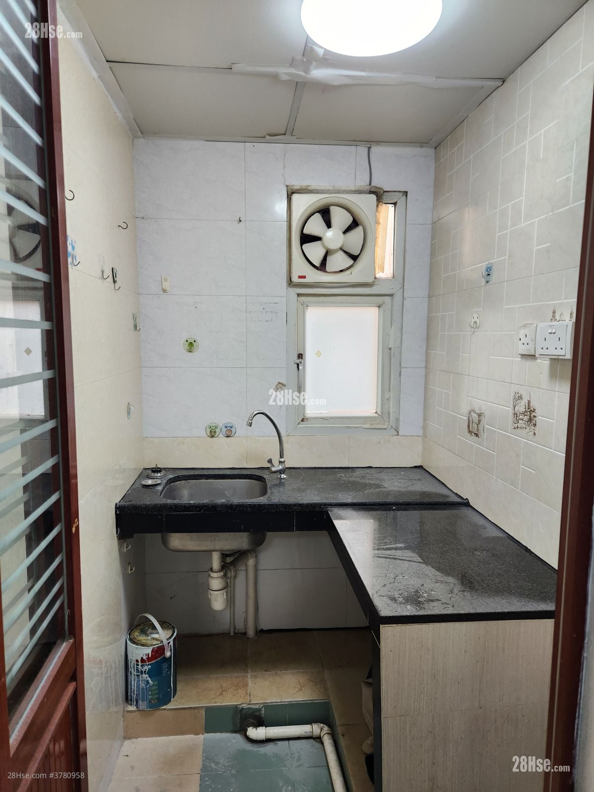 村屋 租盘 1 房 , 1 浴室 300 平方尺