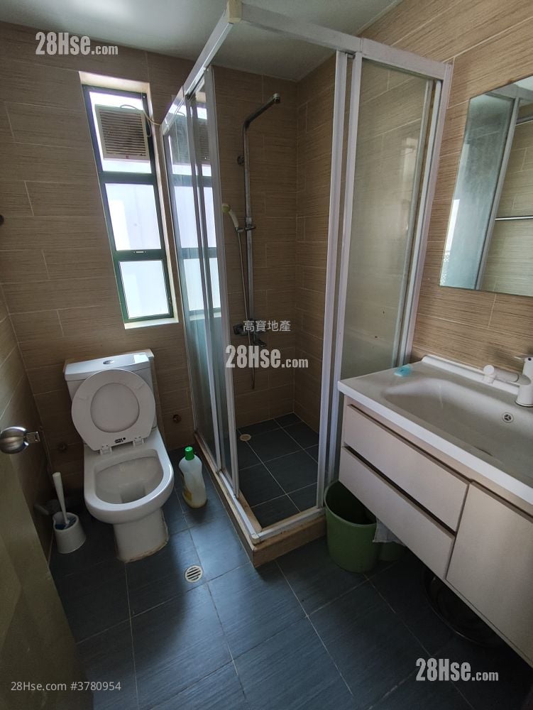 村屋 租盘 4 房 , 2 浴室