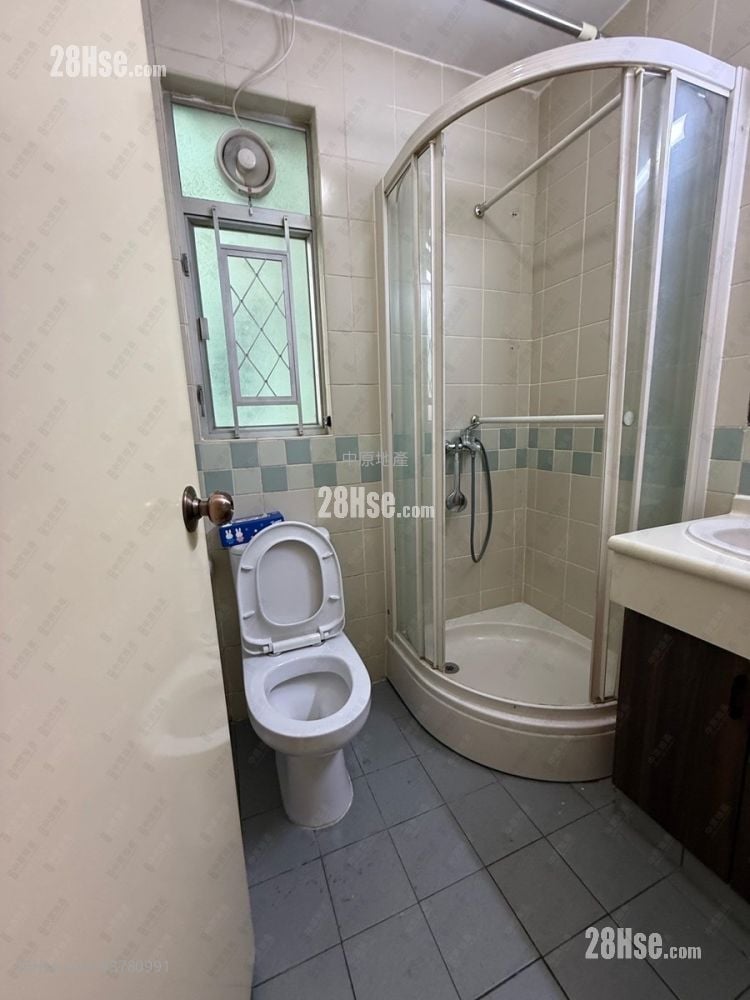 Tin Fu Court Sell 3 Bedrooms 650 ft²