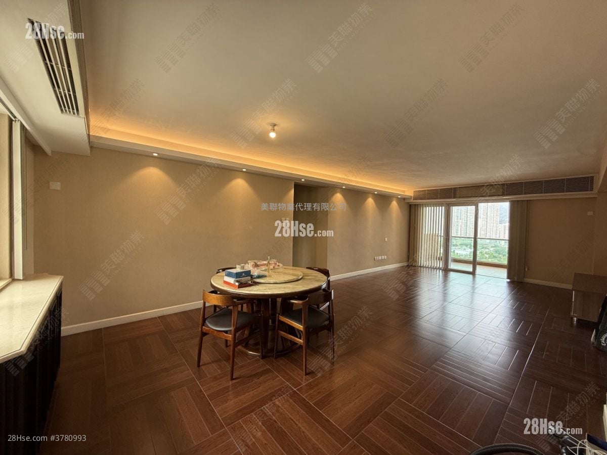 World-Wide Gardens Sell 3 Bedrooms 1,800 ft²