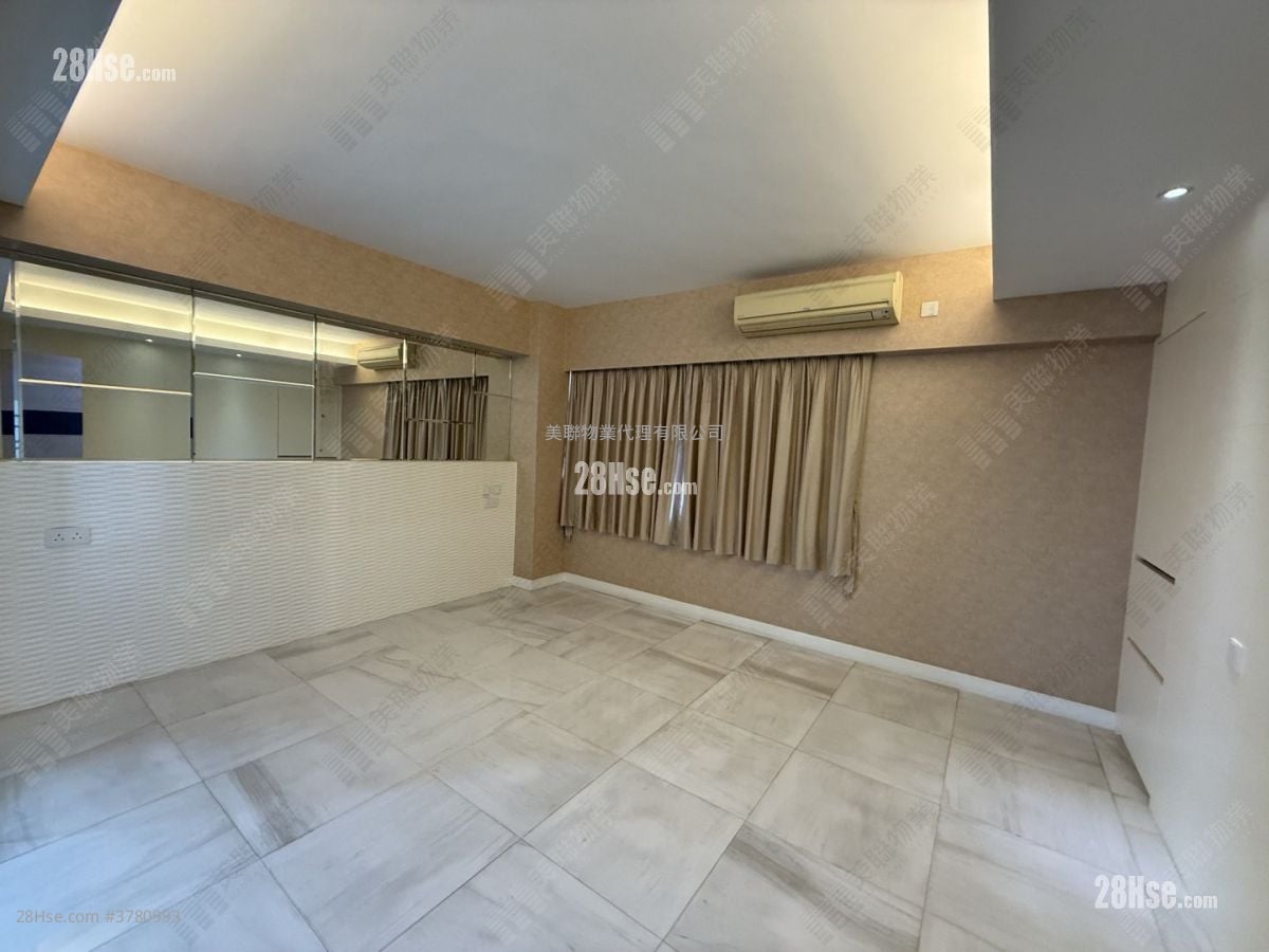 World-Wide Gardens Sell 3 Bedrooms 1,800 ft²