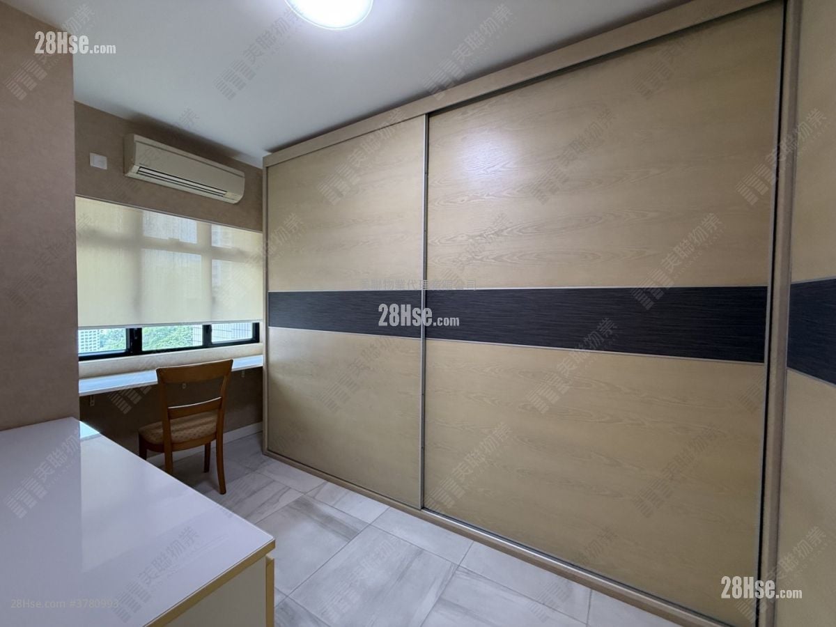 World-Wide Gardens Sell 3 Bedrooms 1,800 ft²