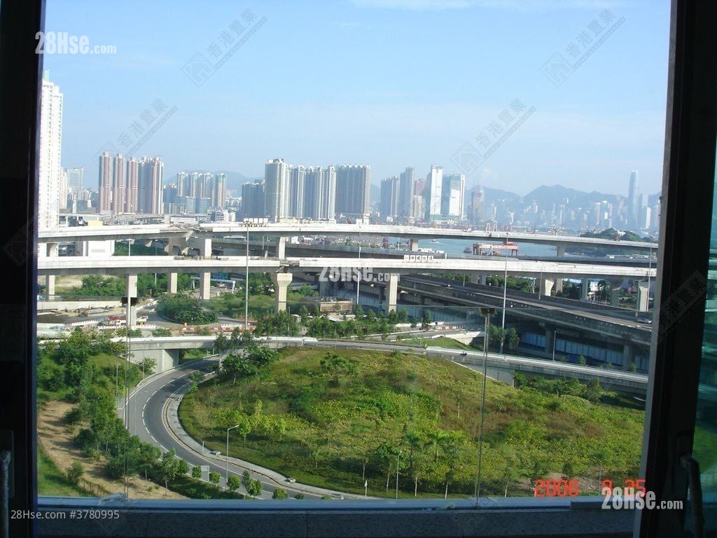 Manhattan Hill Rental 4 Bedrooms , 3 Bathrooms 1,563 ft²