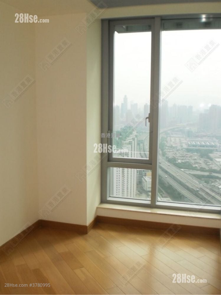 Manhattan Hill Rental 4 Bedrooms , 3 Bathrooms 1,563 ft²