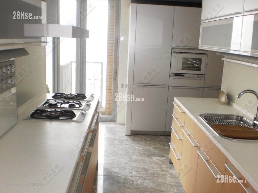 Manhattan Hill Rental 4 Bedrooms , 3 Bathrooms 1,563 ft²