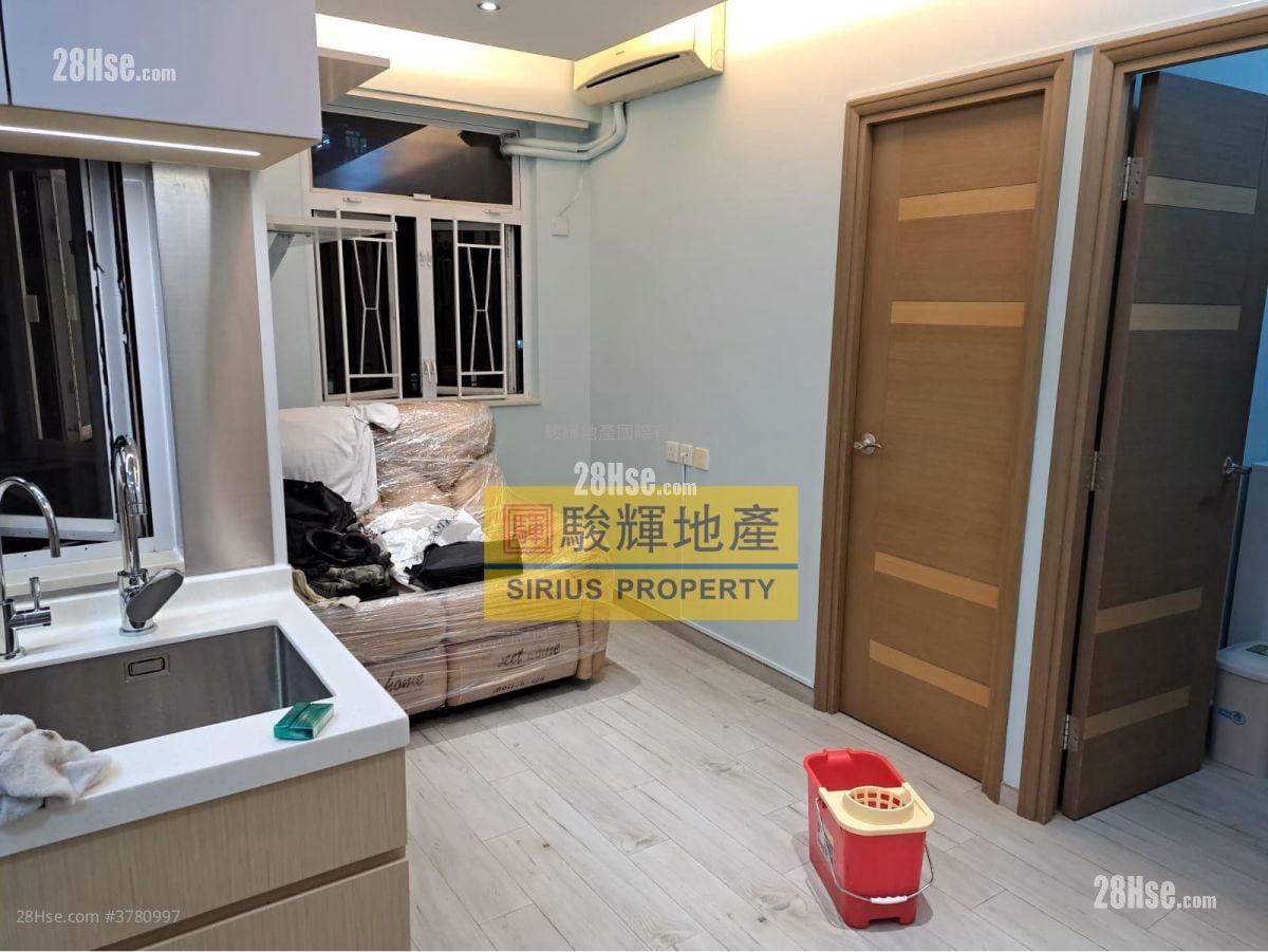Kam Fai Building Sell 2 Bedrooms , 1 Bathroom 302 ft²