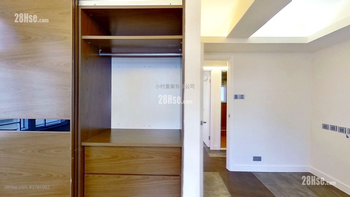 master room: Alice Court Rental 3 Bedrooms , 2 Bathrooms 611 ft²