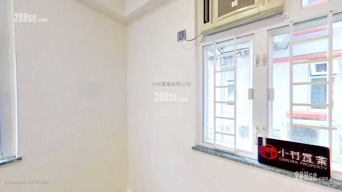 bedroom 3: Alice Court Rental 3 Bedrooms , 2 Bathrooms 611 ft²