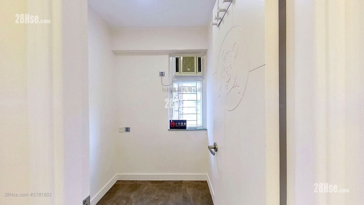 bedroom 2: Alice Court Rental 3 Bedrooms , 2 Bathrooms 611 ft²