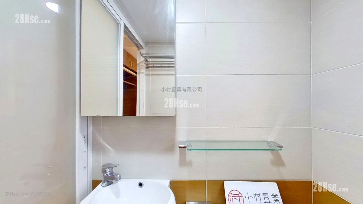 bathroom: Alice Court Rental 3 Bedrooms , 2 Bathrooms 611 ft²