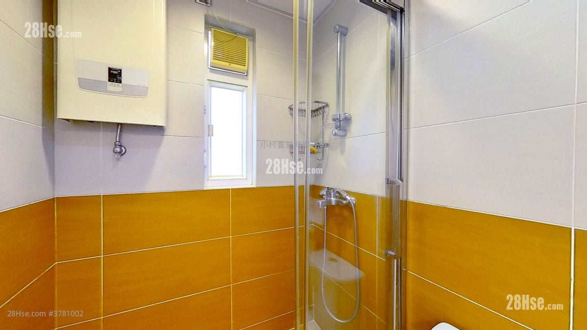 bathroom: Alice Court Rental 3 Bedrooms , 2 Bathrooms 611 ft²