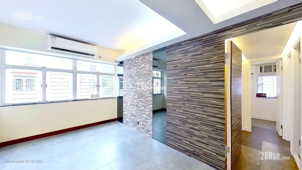 living room: Alice Court Rental 3 Bedrooms , 2 Bathrooms 611 ft²