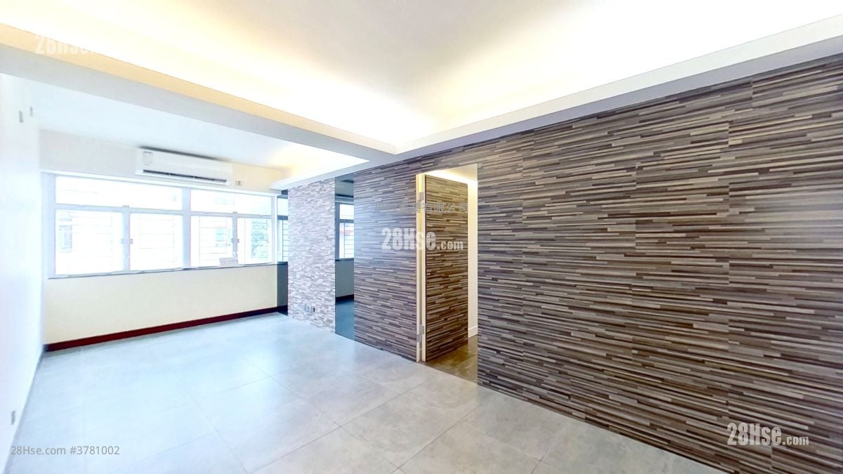 living room: Alice Court Rental 3 Bedrooms , 2 Bathrooms 611 ft²