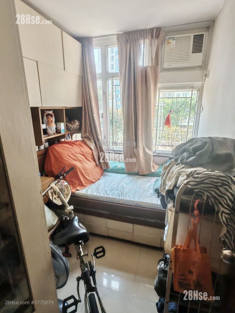 Fung Chuen Court Sell 3 Bedrooms , 1 Bathroom 598 ft²