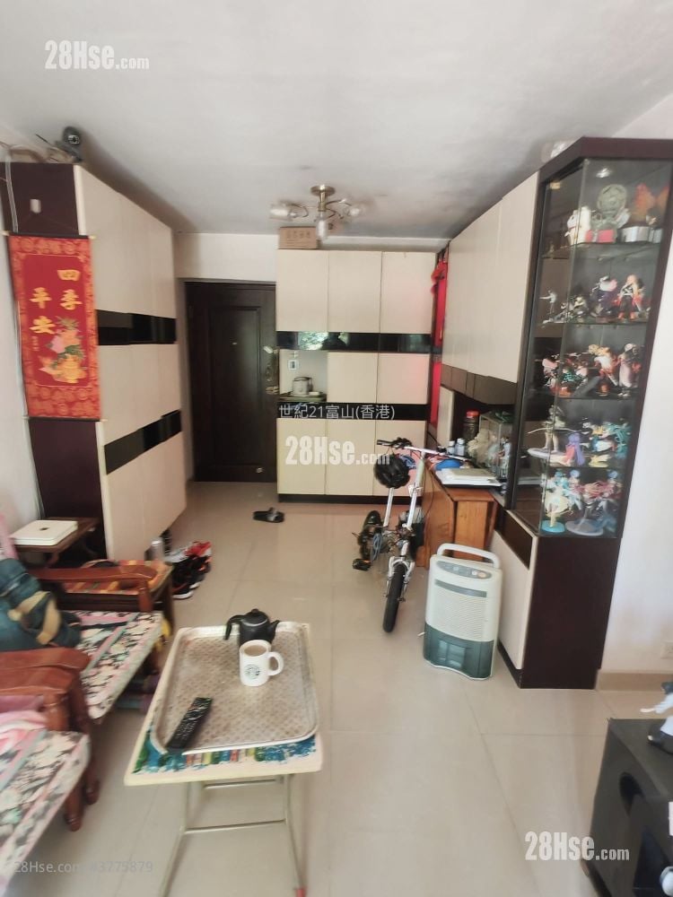 Fung Chuen Court Sell 3 Bedrooms , 1 Bathroom 598 ft²