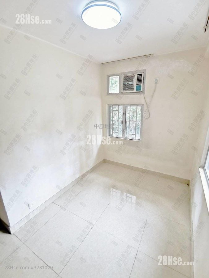 Siu Hong Court Sell 2 Bedrooms , 1 Bathroom 438 ft²