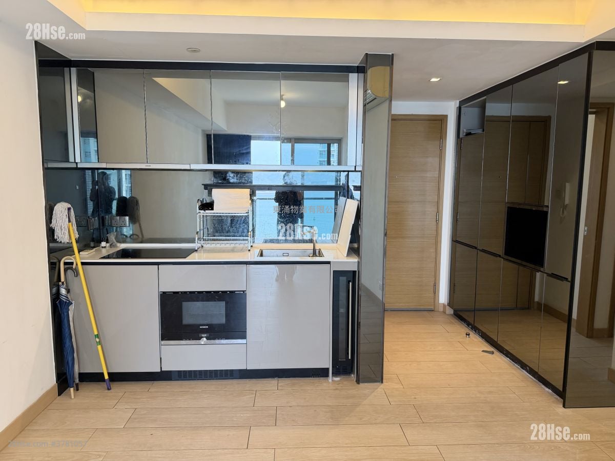 Century Link Sell 3 Bedrooms , 2 Bathrooms 599 ft²