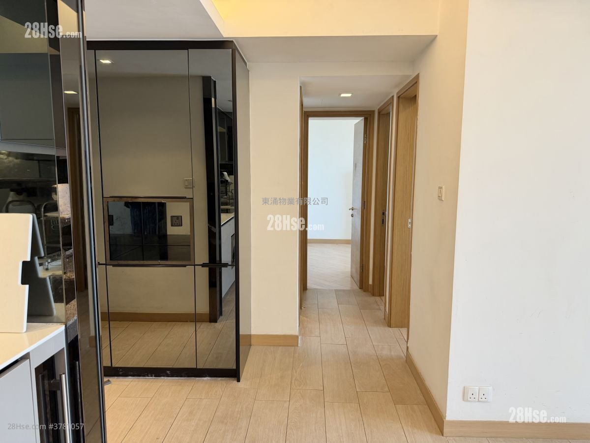 Century Link Sell 3 Bedrooms , 2 Bathrooms 599 ft²