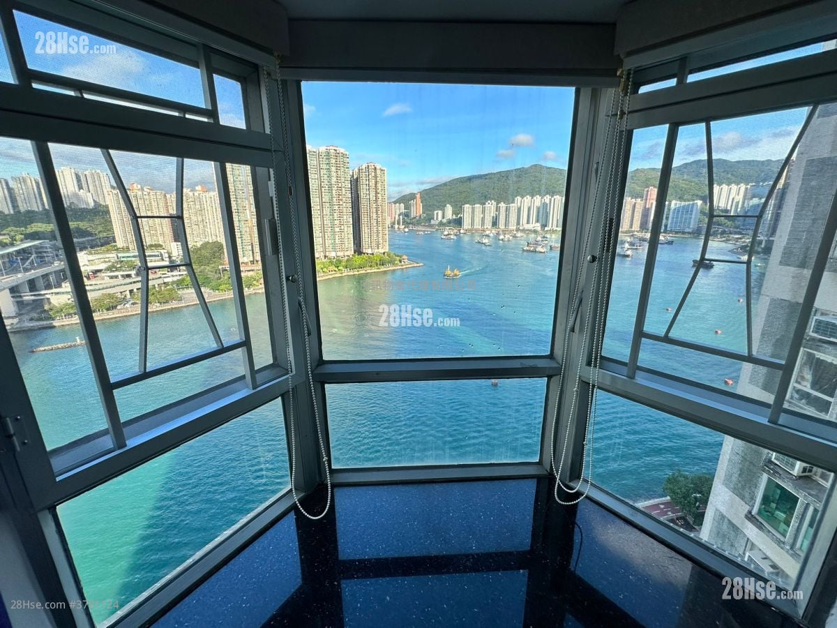 Riviera Gardens Rental 3 Bedrooms , 2 Bathrooms 665 ft²