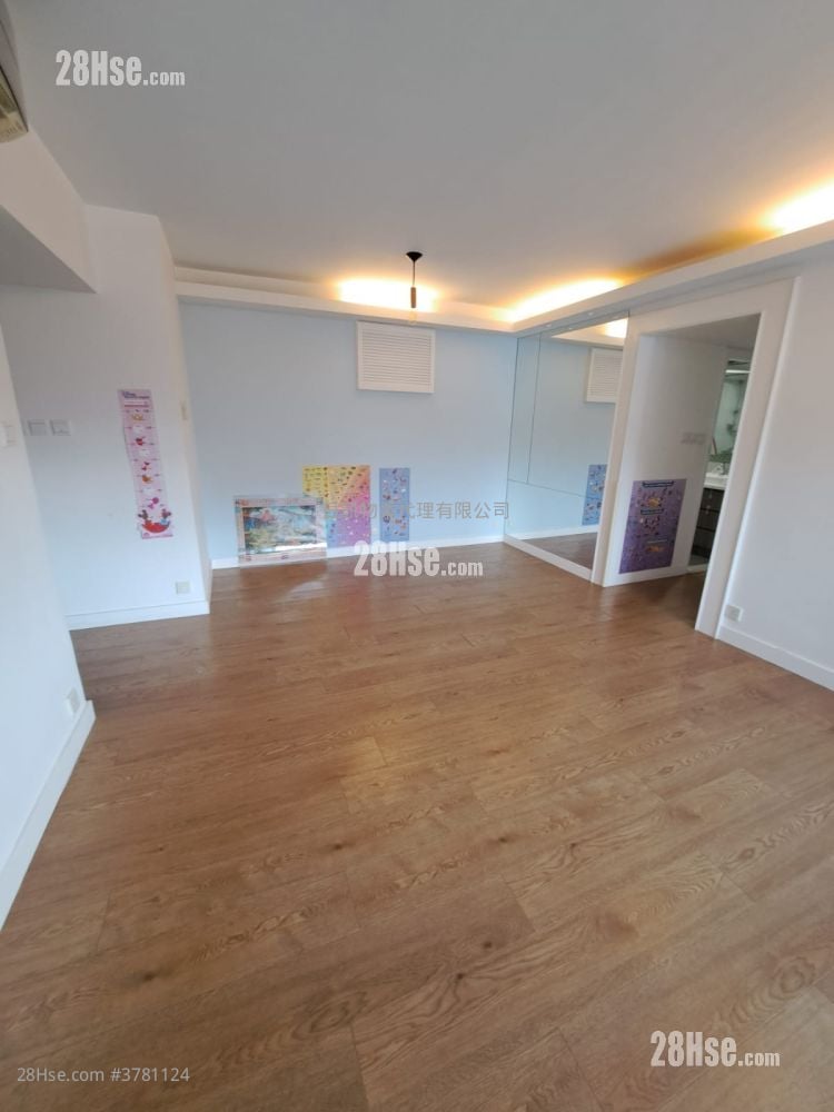 Riviera Gardens Rental 3 Bedrooms , 2 Bathrooms 665 ft²