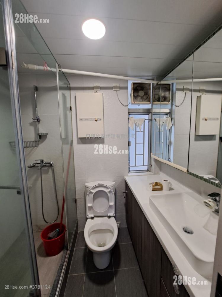 Riviera Gardens Rental 3 Bedrooms , 2 Bathrooms 665 ft²