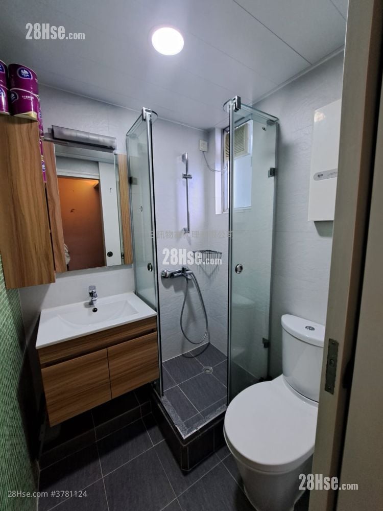 Riviera Gardens Rental 3 Bedrooms , 2 Bathrooms 665 ft²