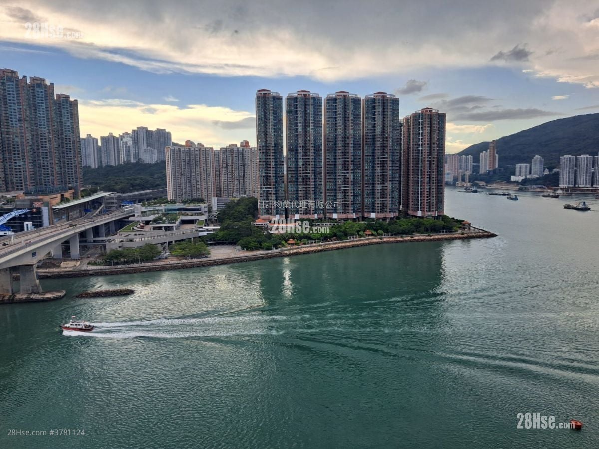 Riviera Gardens Rental 3 Bedrooms , 2 Bathrooms 665 ft²