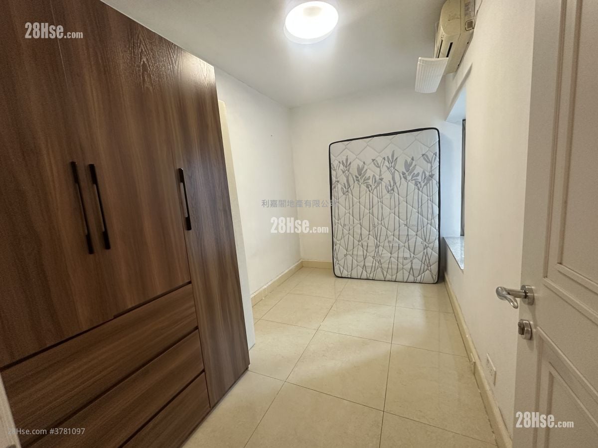 Central Park Towers Rental 2 Bedrooms , 1 Bathroom 494 ft²