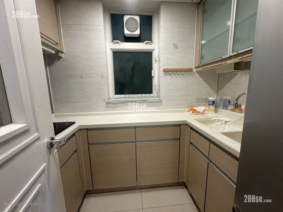 Central Park Towers Rental 2 Bedrooms , 1 Bathroom 494 ft²