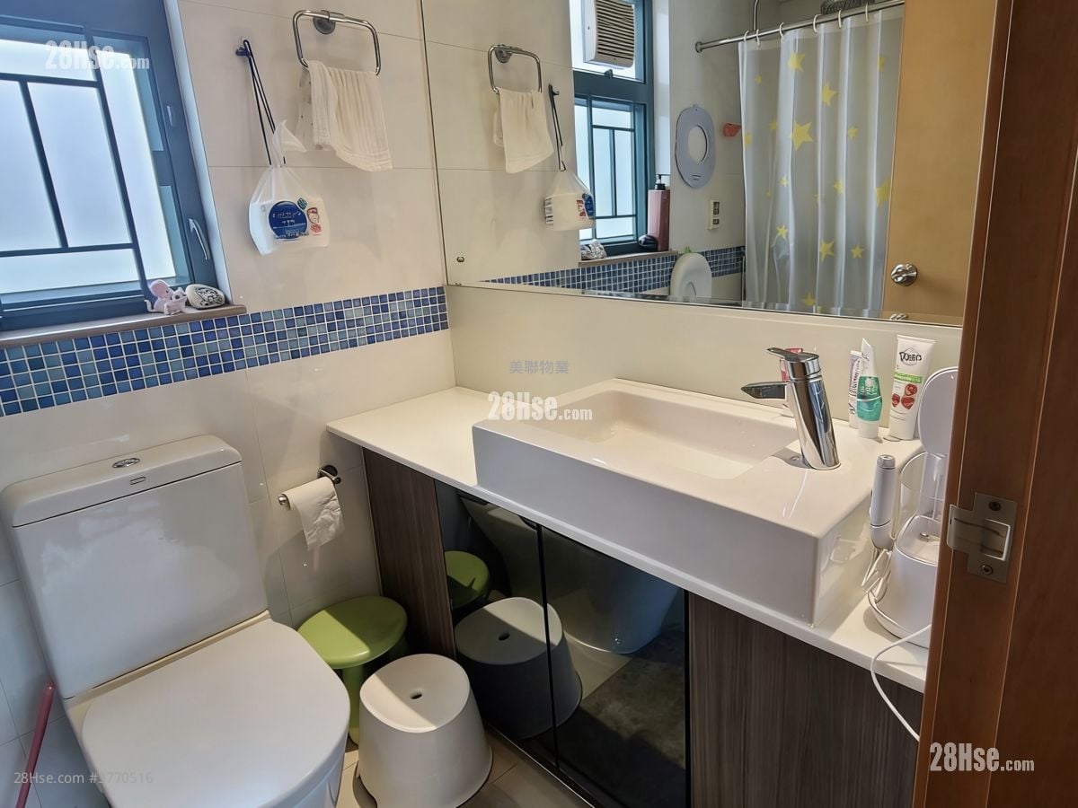 Pokfulam Terrace Sell 3 Bedrooms , 2 Bathrooms 676 ft²