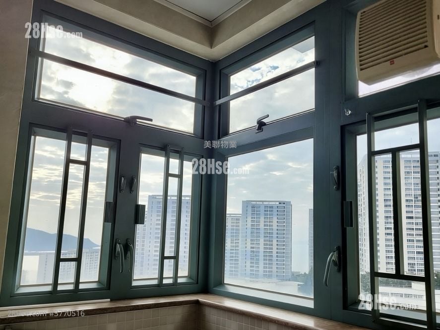 Pokfulam Terrace Sell 3 Bedrooms , 2 Bathrooms 676 ft²